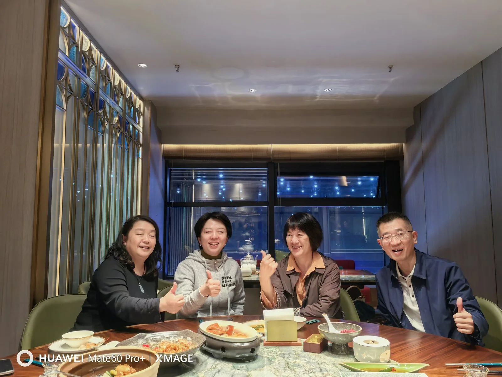 杜慕群在广州接待来自北航的老师